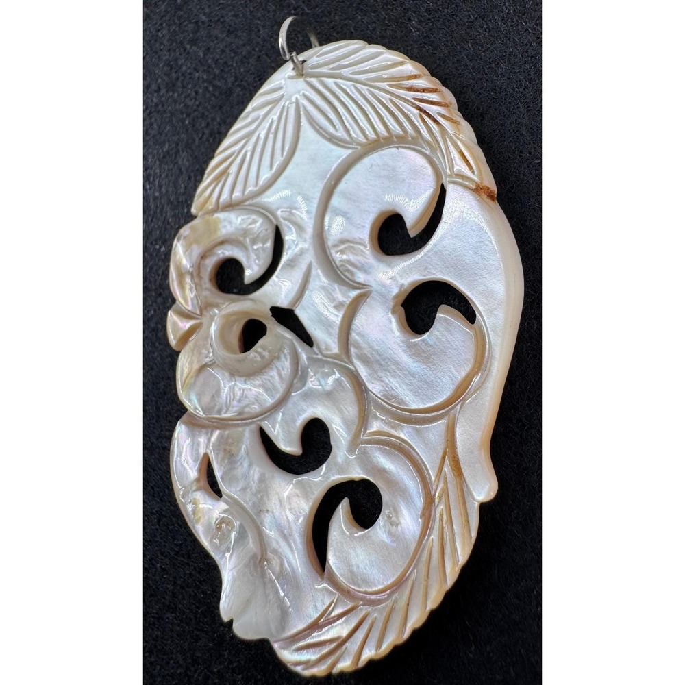 Vintage Hand Carved Mother of Pearl Pendant Leaf Swirl Face Women's Jewelry - Picture 3 of 6